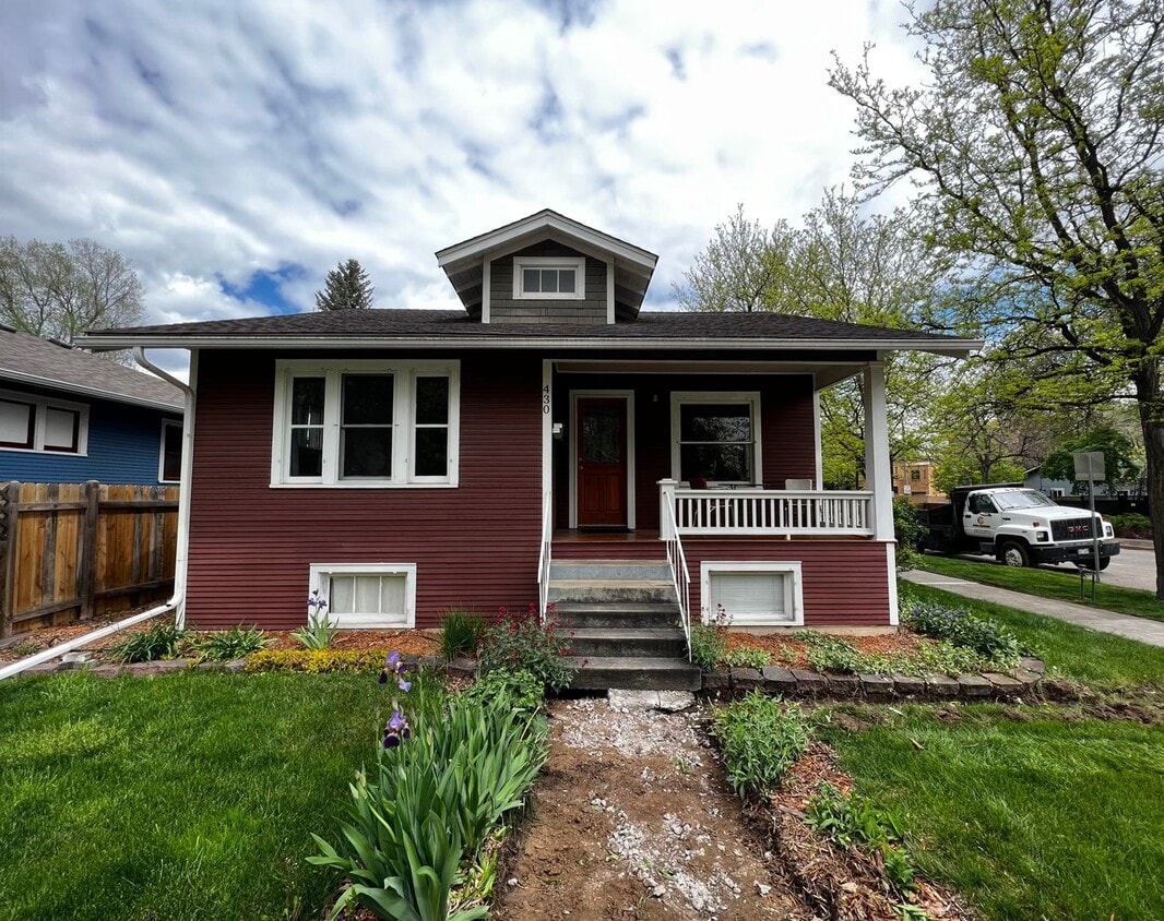 Primary Photo - Amazing Location for a 2-Bedroom, 1-Bathro...
