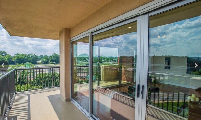 Great Views with a Huge wrap balcony! - 1300 Army Navy Dr
