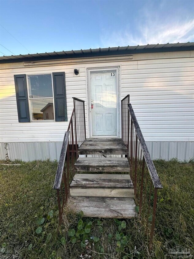 Primary Photo - 5675 Saufley Field Rd