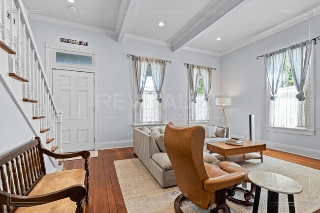 Foto del edificio - Beautiful Victorian Home in the Heart of S...