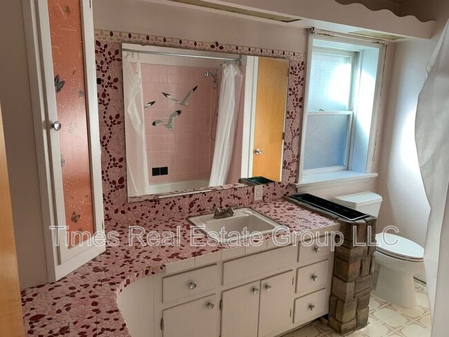 Building Photo - 40 Beech St