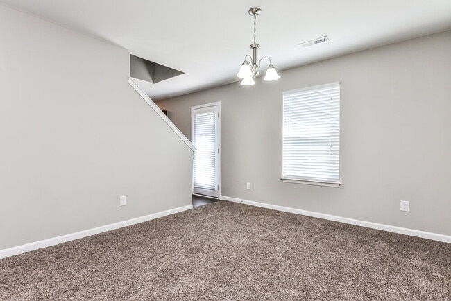 Building Photo - 531 Randolph Dr