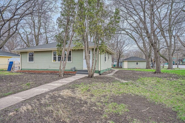 Building Photo - 6300 Quebec Ave N