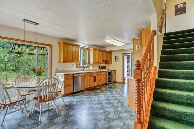 Building Photo - PRIVATE HOMESTEAD WITH ACREAGE & SHOP