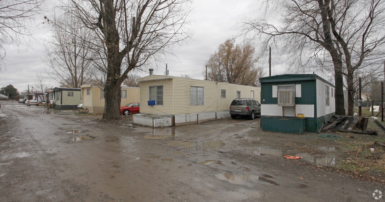 Building Photo - Edwards Trailer Park