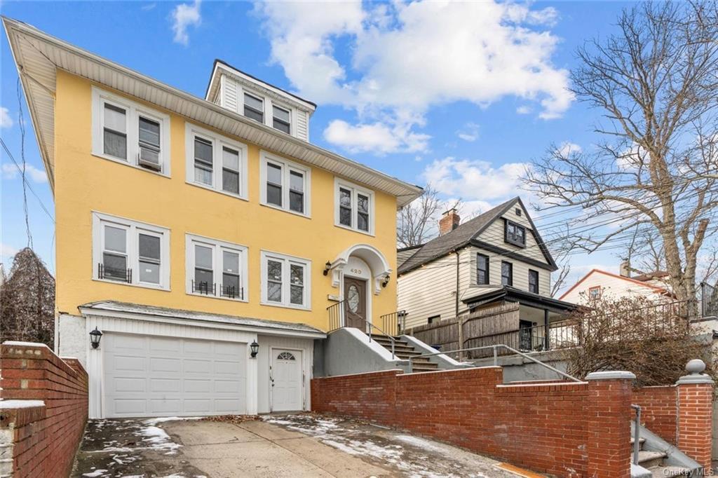 Primary Photo - 420 Warwick Ave