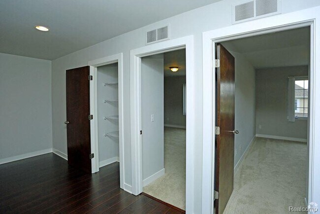Foto del edificio - 6145 WINDEMERE LN