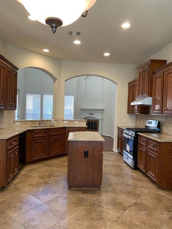 Foto del edificio - 5223 Pebble Bluff Ln