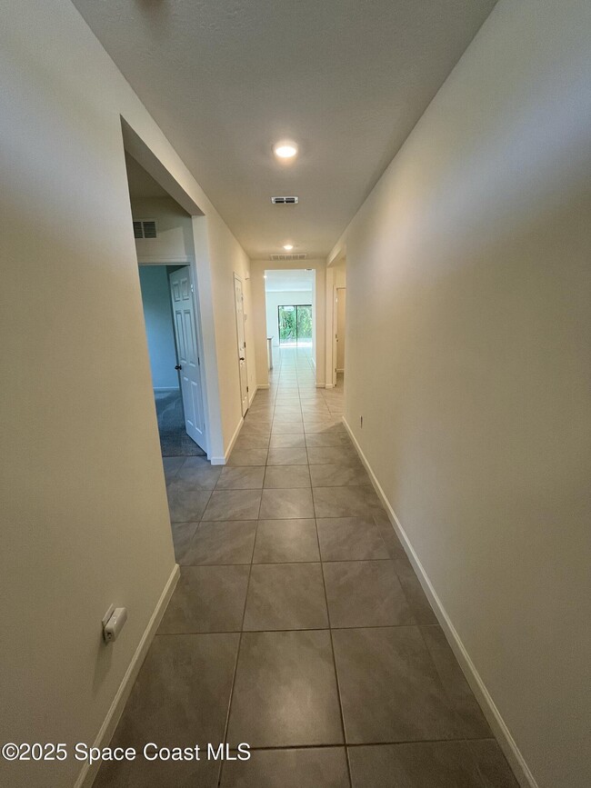 Building Photo - 7459 Tourmaline Dr