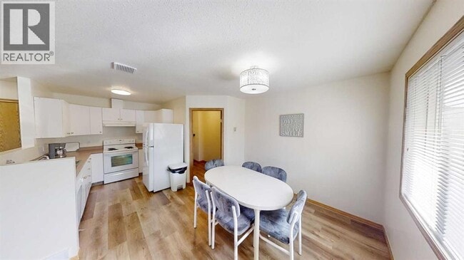 Photo du bâtiment - 10605-10102 102 St