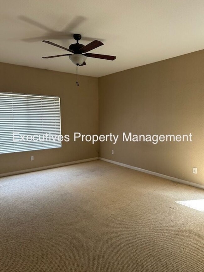 Foto del edificio - 3564 Santiago Ave