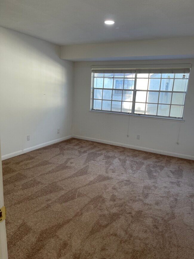Building Photo - 5335 Port Sailwood Dr