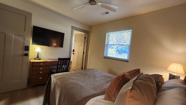 Foto del edificio - 1704 S Forest Dr