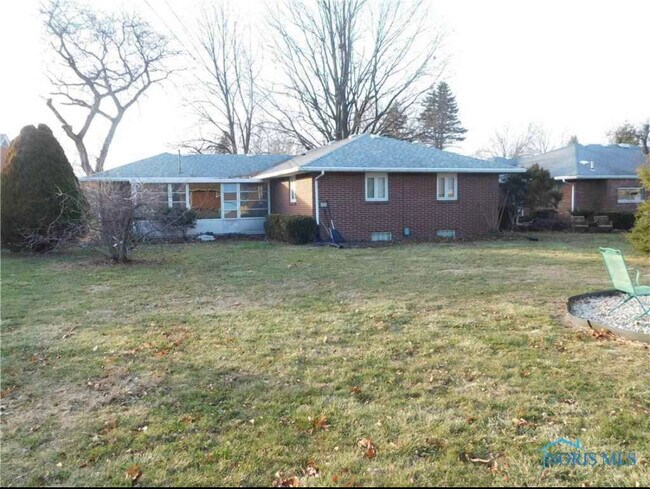 Building Photo - 519 Holly Dr