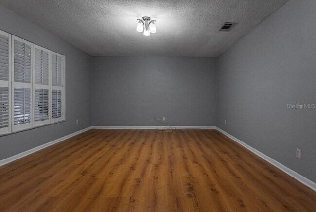 Building Photo - 980 Rolling Hills Dr
