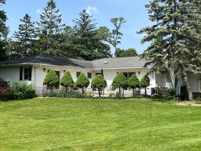 Foto del edificio - 7701 Drew Ave