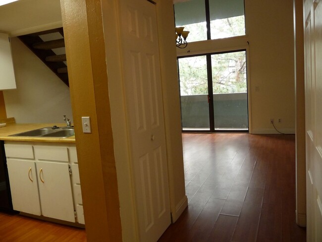 Foto del edificio - Spacious 2Bd/2Ba Townhome with Loft