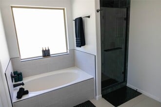 Building Photo - 17023 Lexington Dr