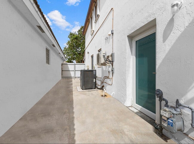 Building Photo - 16135 SW 86th Terrace