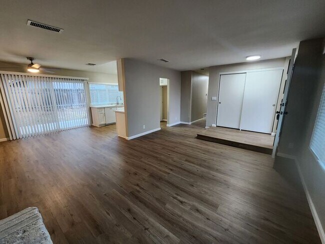 Foto del edificio - Upgraded 3BR/2BA HOME FOR RENT LAKESIDE/SANTEE (Lakeside/Lakeside Farms)