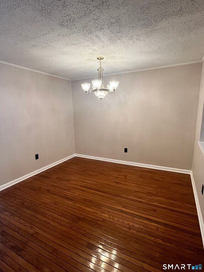 Foto del edificio - 25 Padanaram Rd