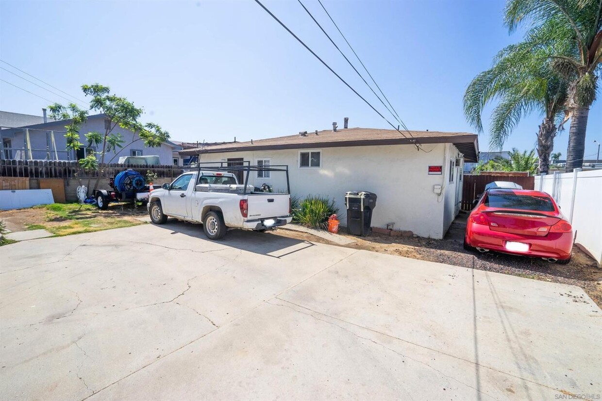 Primary Photo - 7661 Lemon Ave