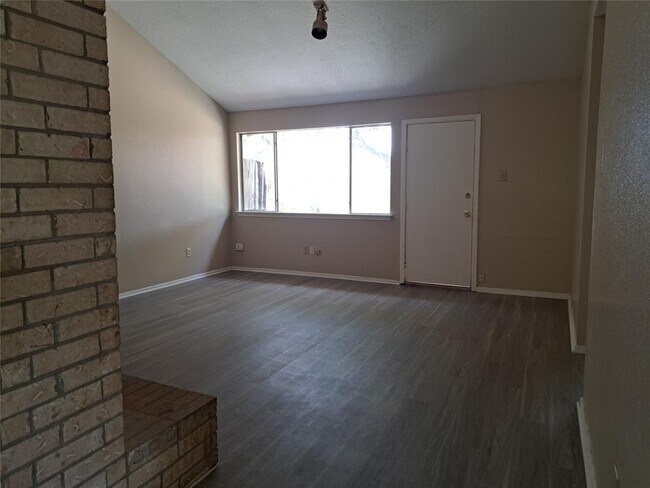Foto del edificio - 16513 Parkridge Ct