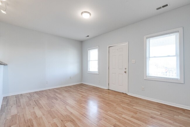 Building Photo - 2214 Perry St