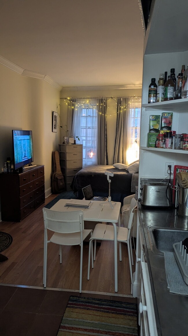 Foto del edificio - 1666 32nd St NW