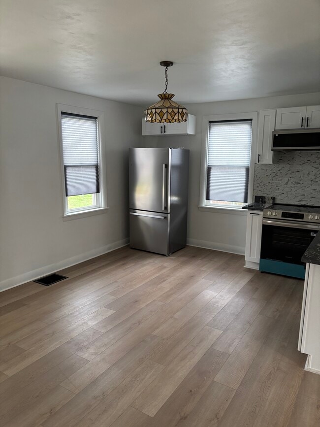 Building Photo - 210 Division St