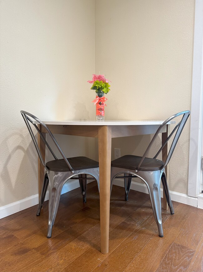 Dining table - 14709 28th Ave NE