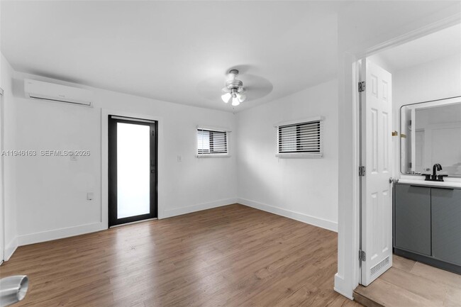 Foto del edificio - 5790 SW 5th St