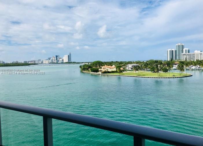 Foto principal - 10201 E Bay Harbor Dr