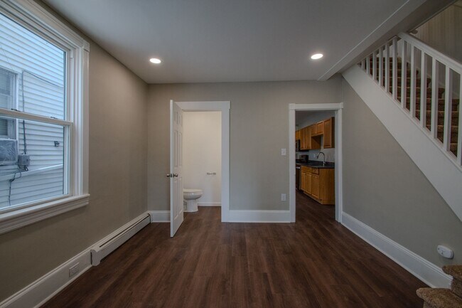 Foto del edificio - Newly Renovated 3 Bedroom 1.5 Bathroom Sla...