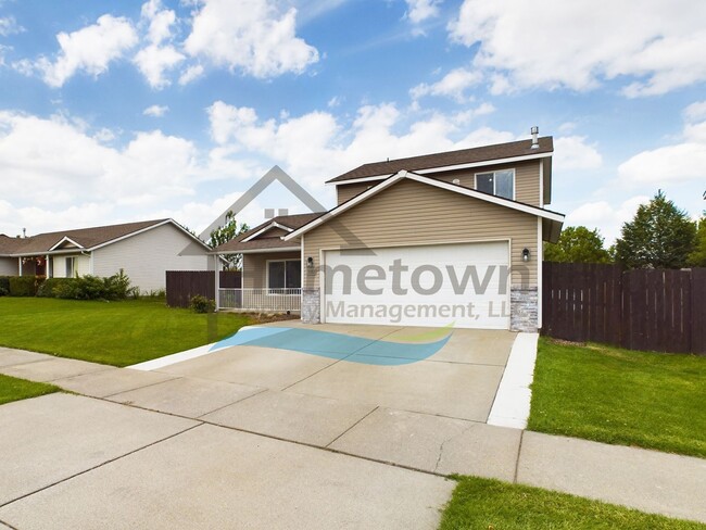 Building Photo - $200 Off Your First Month’s Rent on This S...