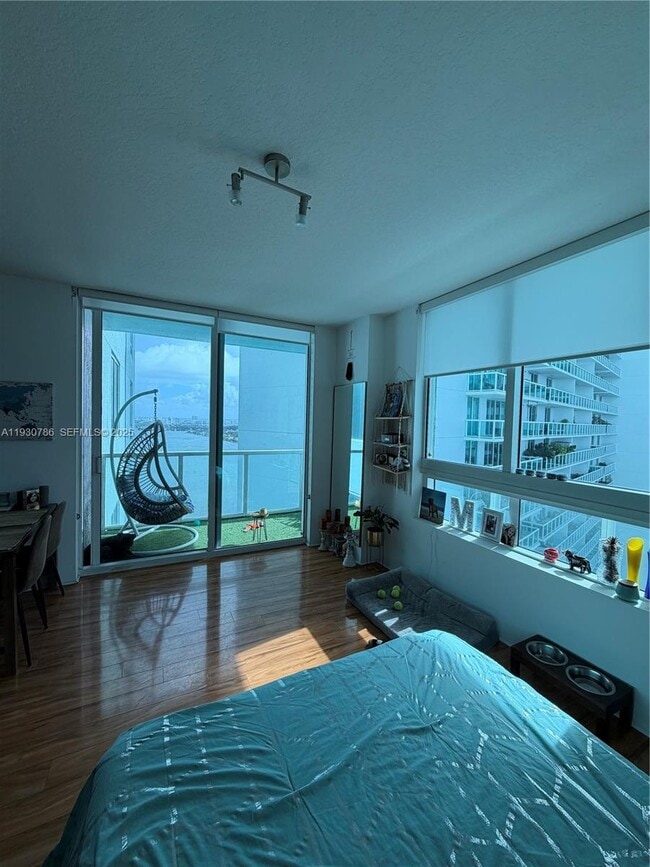 Building Photo - 1900 N Bayshore Dr