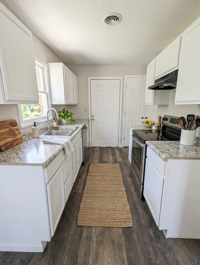 Foto del edificio - 3334 Cottonwood Dr