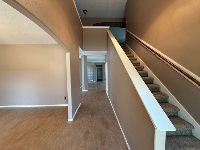 Building Photo - 2211 Cambridge Dale Ct