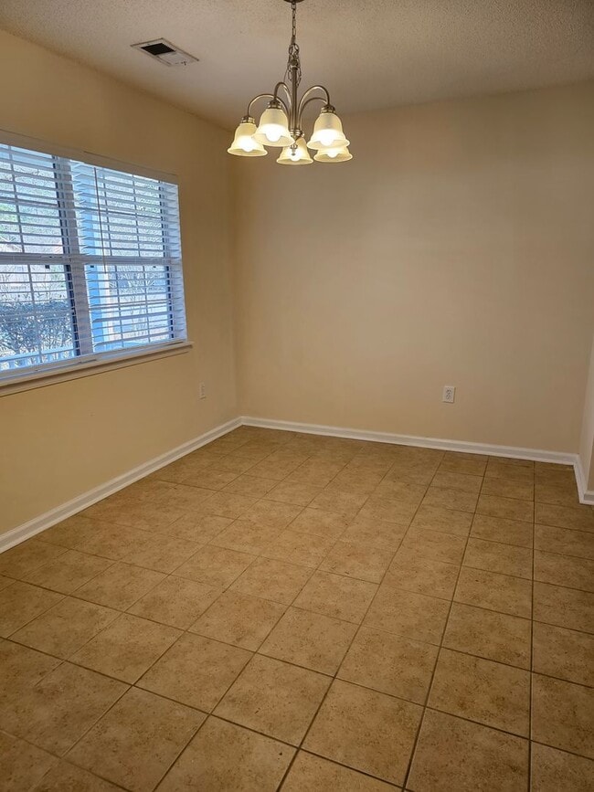 Building Photo - Home in Tall Pines