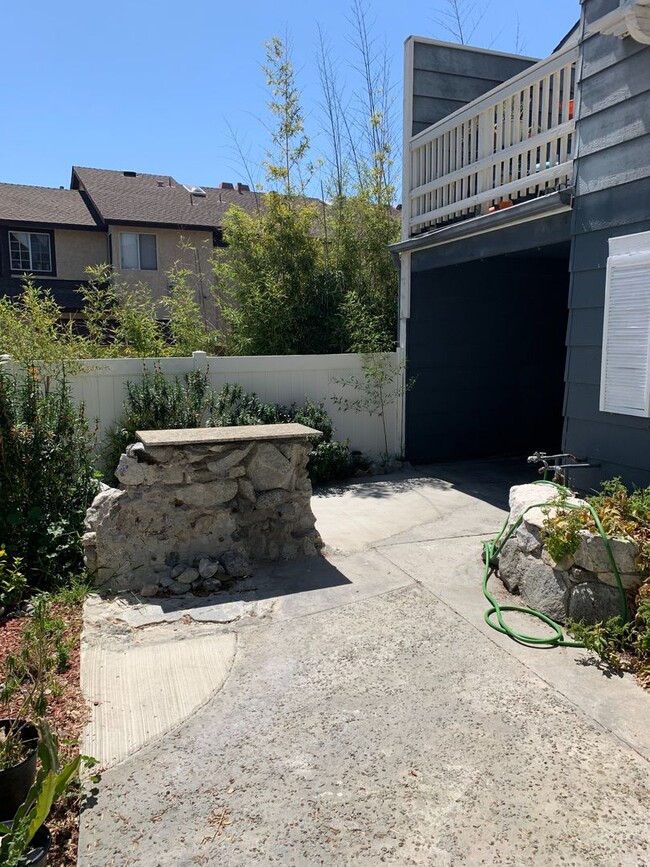Building Photo - 1st floor 2+2 w/oversized patio, water + t...