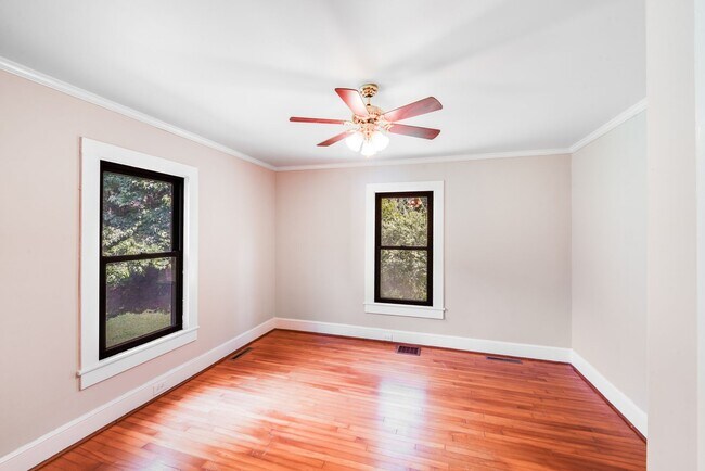 Building Photo - Updated & Move-In Ready 3BR with New HVAC,...