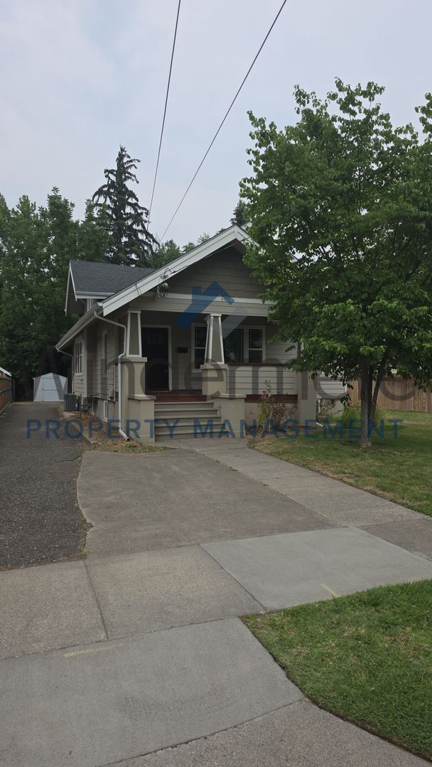 Building Photo - 609 E Pleasant St