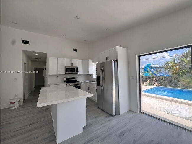 Foto del edificio - 8430 SW 32nd St