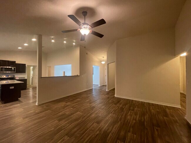 Foto del edificio - 8285 Molina St