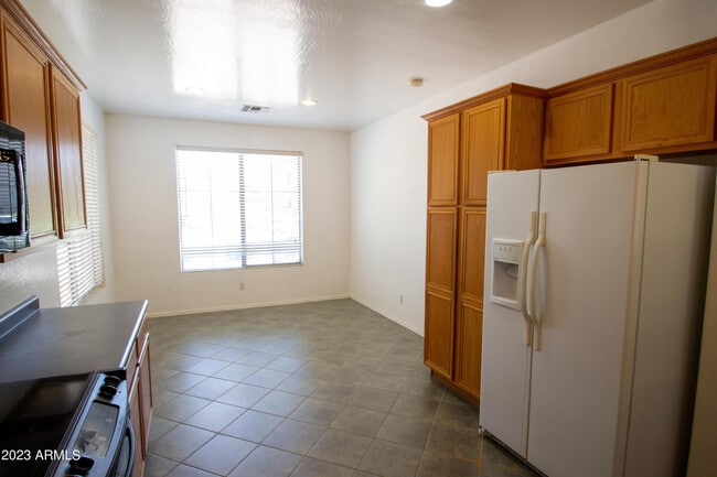 Building Photo - 3381 Thoreau Ln