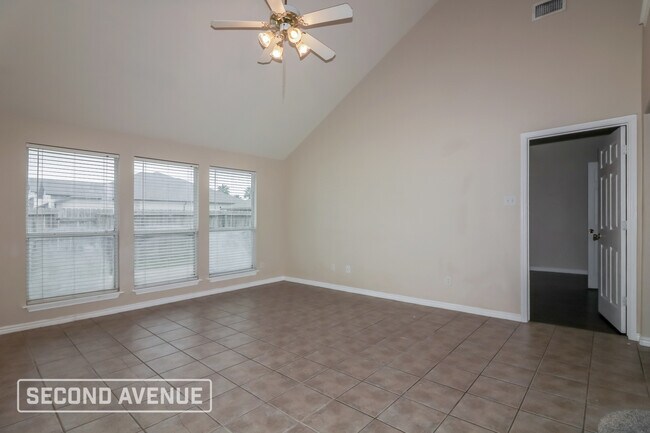 Foto del edificio - 5110 Spring Brook Dr