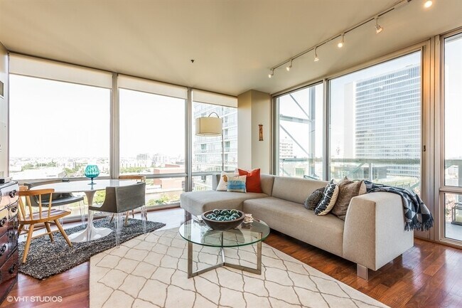 Foto del edificio - 653 N Kingsbury St