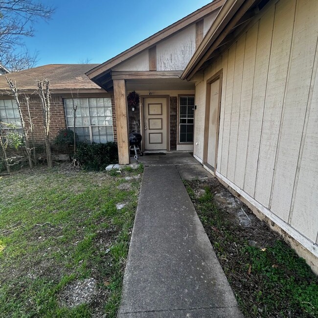 Building Photo - 6603 Deatonhill Dr