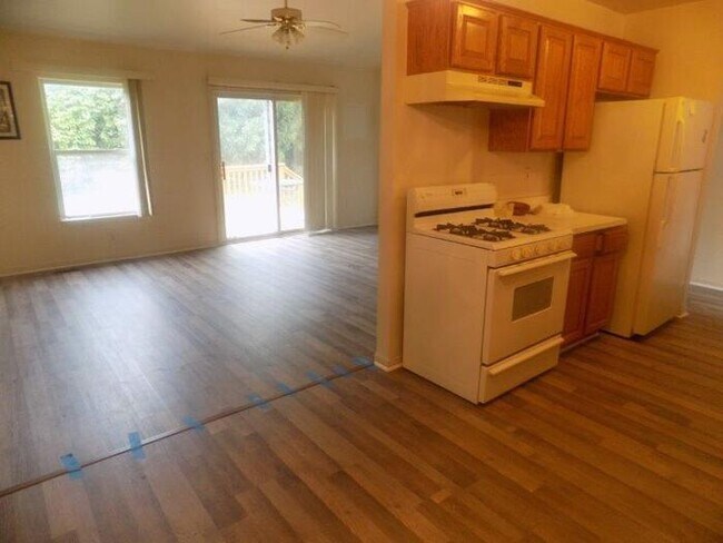 Building Photo - 29937 Kenwood Ct