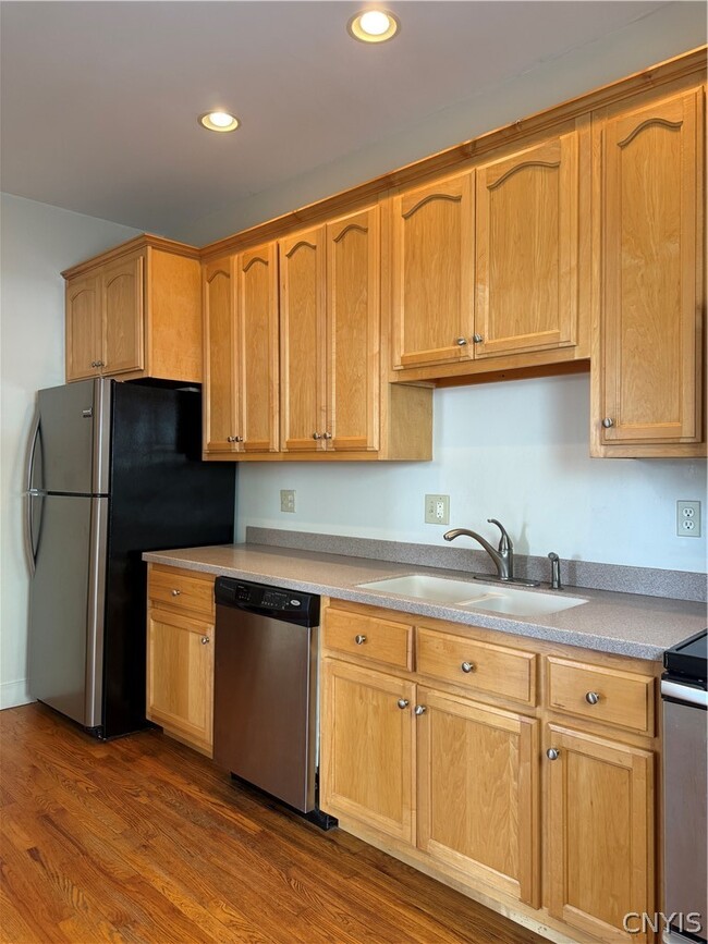 Building Photo - 137 S Peterboro St